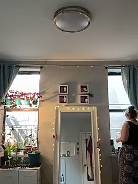 sylviahhh online show from 03/31/26, 10:43