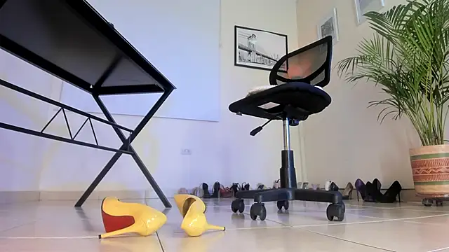 Snapshot of Kimmroggerr chatting on 12/20/24, 11:05 Kimmroggerr online show from 12/20/24, 11:05