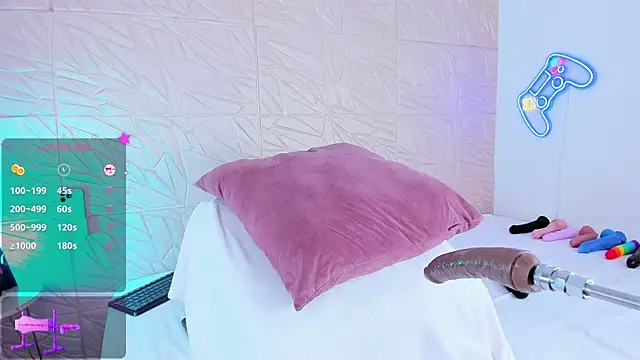 ashley nicoll online show from 01/28/25, 01:27