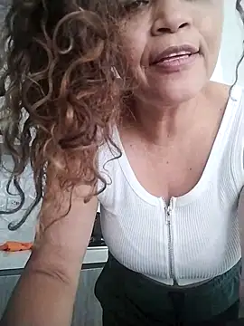 Snapshot of Alma_Sexyy chatting on 10/06/25, 04:37 Alma Sexyy online show from 10/06/25, 04:37