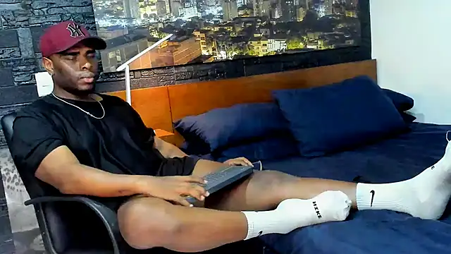 Snapshot of thomas_santtos1 chatting on 03/11/25, 11:48 thomas santtos1 online show from 03/11/25, 11:48
