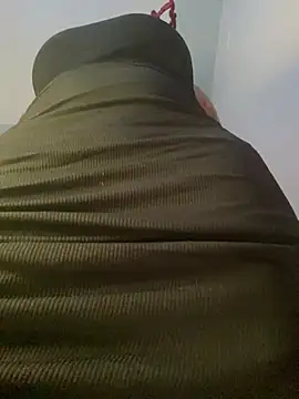 Snapshot of Cherrytowild chatting on 03/19/25, 07:29 Cherrytowild online show from 03/19/25, 07:29