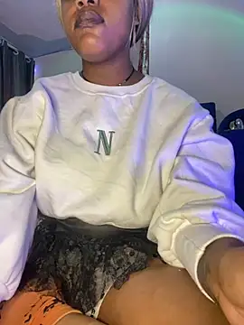 Snapshot of Cherrytowild chatting on 10/08/25, 07:28 Cherrytowild online show from 10/08/25, 07:28