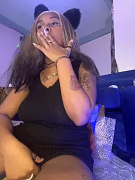 Snapshot of Cherrytowild chatting on 10/23/25, 06:34 Cherrytowild online show from 10/23/25, 06:34