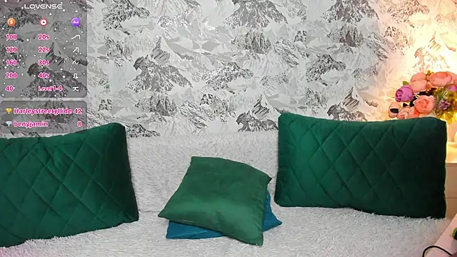 Snapshot of Naomi_B1ack chatting on 12/14/24, 10:13 Naomi B1ack online show from 12/14/24, 10:13