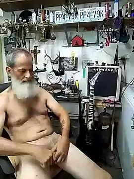 Snapshot of Danialanon chatting on 10/04/25, 04:10 Danialanon online show from 10/04/25, 04:10