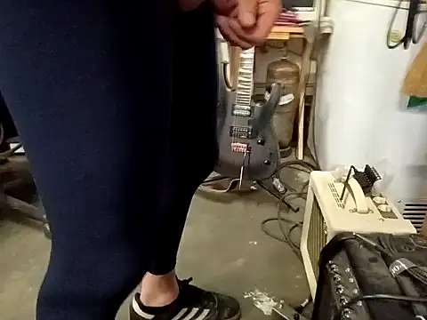 Snapshot of Danialanon chatting on 11/25/25, 04:34 Danialanon online show from 11/25/25, 04:34