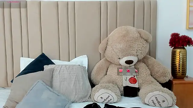 izadii online show from 04/23/26, 06:32