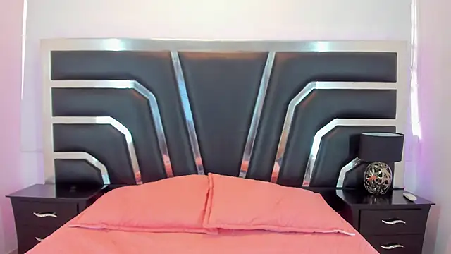 NinnaVous online show from 01/14/25, 03:57