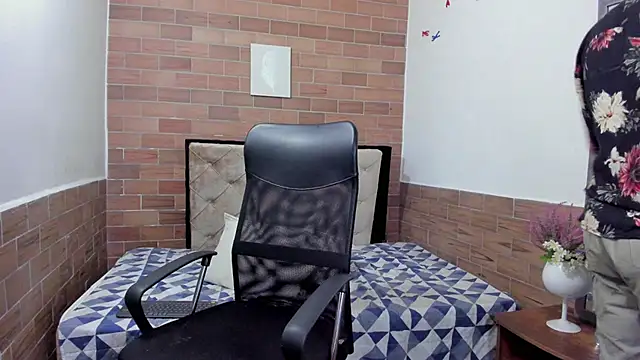 Snapshot of MIKE_HUNTER7 chatting on 01/14/25, 03:53 MIKE HUNTER7 online show from 01/14/25, 03:53