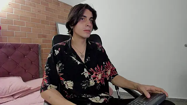 Snapshot of MIKE_HUNTER7 chatting on 01/22/25, 12:17 MIKE HUNTER7 online show from 01/22/25, 12:17