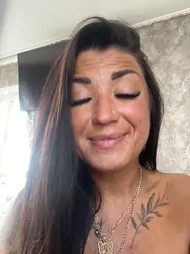 Snapshot of RuslanaXX chatting on 02/19/25, 06:44 RuslanaXX online show from 02/19/25, 06:44