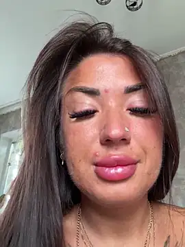 Snapshot of RuslanaXX chatting on 09/21/25, 02:13 RuslanaXX online show from 09/21/25, 02:13