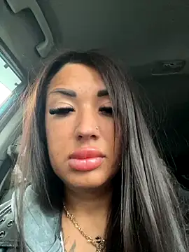 Snapshot of RuslanaXX chatting on 10/27/25, 02:26 RuslanaXX online show from 10/27/25, 02:26