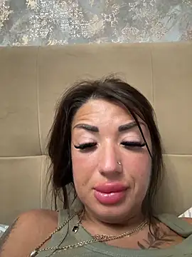 Snapshot of RuslanaXX chatting on 10/29/25, 01:19 RuslanaXX online show from 10/29/25, 01:19