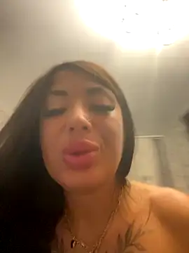 Snapshot of RuslanaXX chatting on 12/02/25, 02:17 RuslanaXX online show from 12/02/25, 02:17