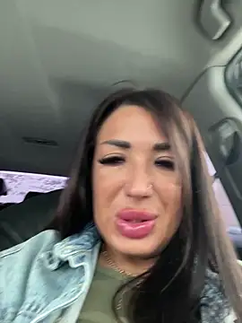 Snapshot of RuslanaXX chatting on 12/15/25, 04:17 RuslanaXX online show from 12/15/25, 04:17