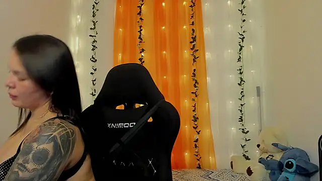 Snapshot of mally_s1 chatting on 12/10/24, 04:27 mally s1 online show from 12/10/24, 04:27