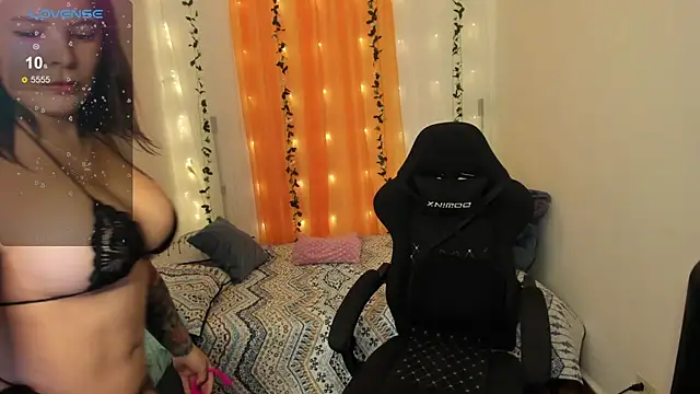 Snapshot of mally_s1 chatting on 12/27/24, 09:32 mally s1 online show from 12/27/24, 09:32