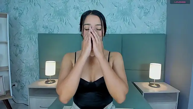 Snapshot of lexiethompson_ chatting on 10/11/25, 12:04 lexiethompson online show from 10/11/25, 12:04