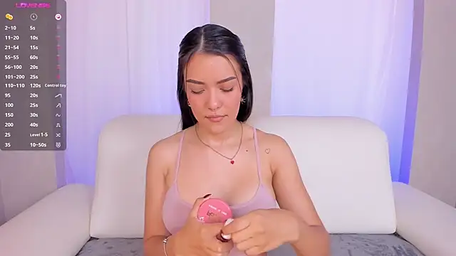 lexiethompson  online show from 07/09/26, 12:20