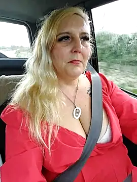 BecciDeluxe online show from 12/19/25, 11:50