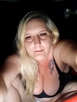 BecciDeluxe online show from 04/22/26, 07:04