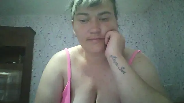 Snapshot of HollyLaBerry chatting on 06/28/26, 06:52 HollyLaBerry online show from 06/28/26, 06:52