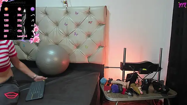 Snapshot of cleopatraa chatting on 05/22/26, 10:04 cleopatraa online show from 05/22/26, 10:04