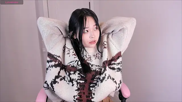 Snapshot of hee_young11 chatting on 12/11/24, 09:30 hee young11 online show from 12/11/24, 09:30