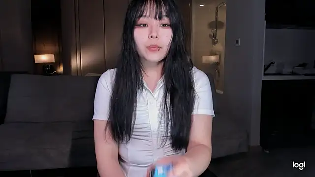 Snapshot of hee_young11 chatting on 03/11/25, 02:51 hee young11 online show from 03/11/25, 02:51