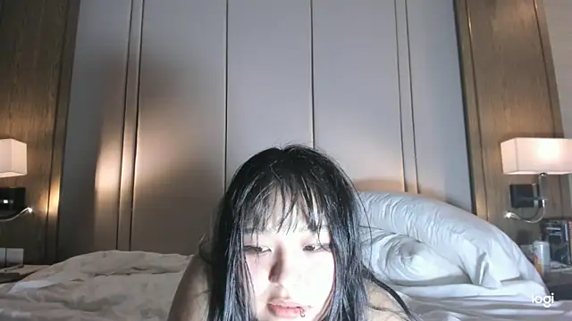 Snapshot of hee_young11 chatting on 03/20/25, 08:19 hee young11 online show from 03/20/25, 08:19