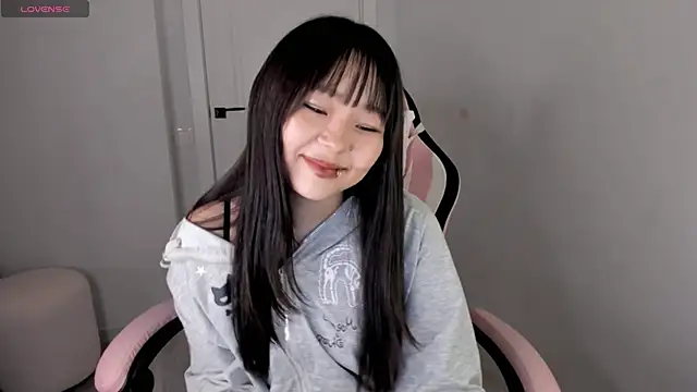 Snapshot of hee_young11 chatting on 09/17/25, 04:41 hee young11 online show from 09/17/25, 04:41