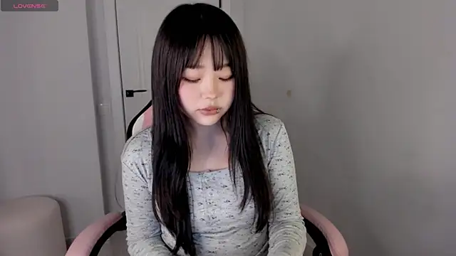 Snapshot of hee_young11 chatting on 09/18/25, 01:24 hee young11 online show from 09/18/25, 01:24