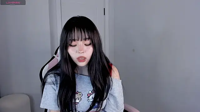 Snapshot of hee_young11 chatting on 09/26/25, 10:03 hee young11 online show from 09/26/25, 10:03