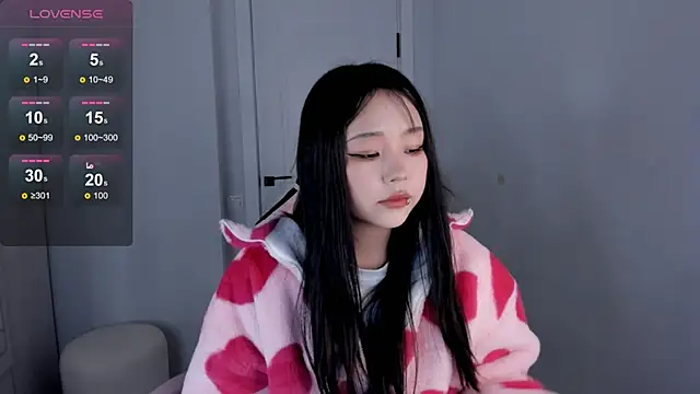 Snapshot of hee_young11 chatting on 10/02/25, 09:55 hee young11 online show from 10/02/25, 09:55