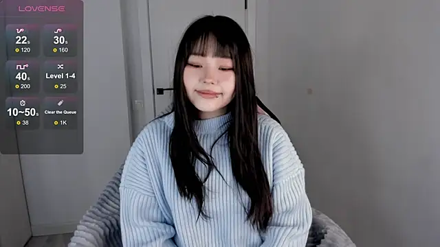 Snapshot of hee_young11 chatting on 10/09/25, 05:44 hee young11 online show from 10/09/25, 05:44