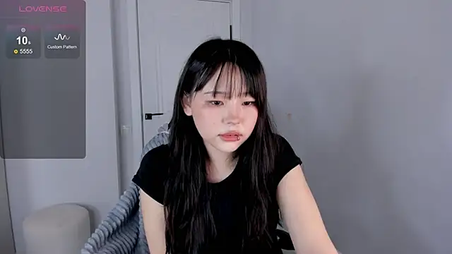 Snapshot of hee_young11 chatting on 10/15/25, 07:30 hee young11 online show from 10/15/25, 07:30