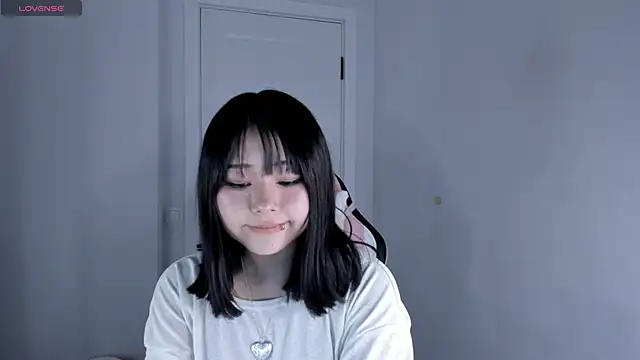 hee young11 online show from 12/04/25, 05:54