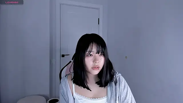 hee young11 online show from 12/14/25, 06:56