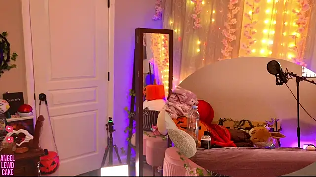 Angel-Lewd-Cake online show from 10/25/25, 05:15