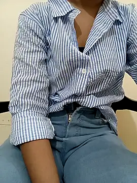 Snapshot of sweet_jia23 chatting on 10/31/25, 05:08 sweet jia23 online show from 10/31/25, 05:08