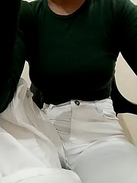 Snapshot of sweet_jia23 chatting on 11/05/25, 05:18 sweet jia23 online show from 11/05/25, 05:18