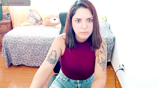 raquellov1 online show from 03/04/25, 08:49