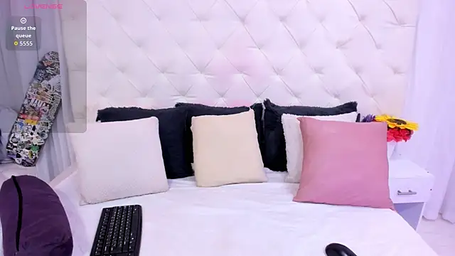 thaliia gomez online show from 10/01/25, 07:09