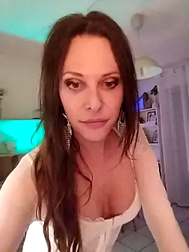 Luna Kitanna online show from 01/10/25, 11:39