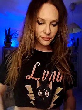 Luna Kitanna online show from 09/09/25, 08:08