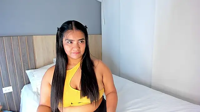 Snapshot of hannnasmith chatting on 11/06/25, 02:56 hannnasmith online show from 11/06/25, 02:56