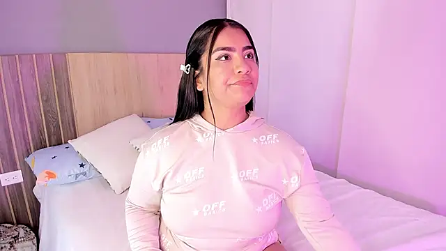 Snapshot of hannnasmith chatting on 11/12/25, 03:07 hannnasmith online show from 11/12/25, 03:07