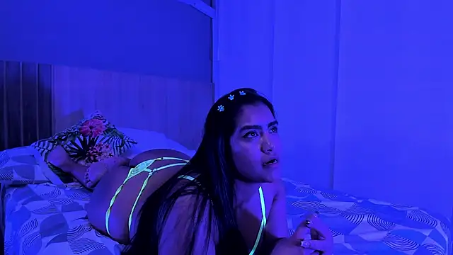 Snapshot of hannnasmith chatting on 11/24/25, 03:17 hannnasmith online show from 11/24/25, 03:17